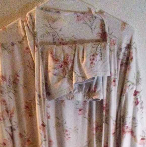 This a PJ set comes with a pair of shorts to sleep in and a sexy short robe - Picture 2 of 2